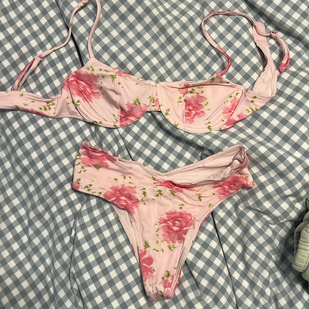 Frankie’s Bikinis x Sydney Sweeney bikini